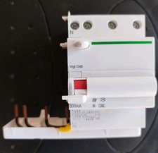 Schneider Blocco Differenziale Quadripolare