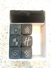 Pietre da whisky incise