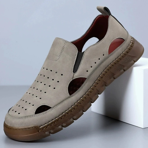 Scarpe estive nuove scavate