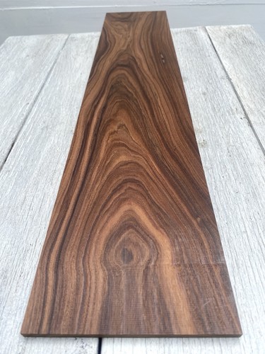 Grande pezzo legno esotico - grande,