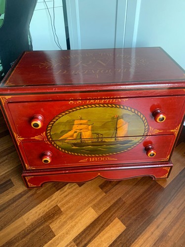 Cassettiera vintage rossa