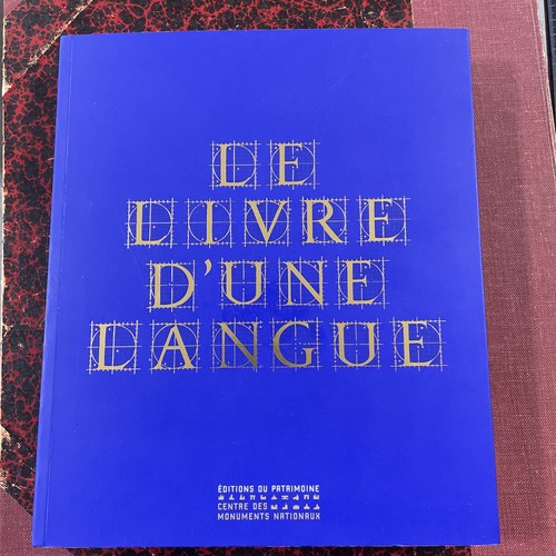 Livre une langue - d'une, b