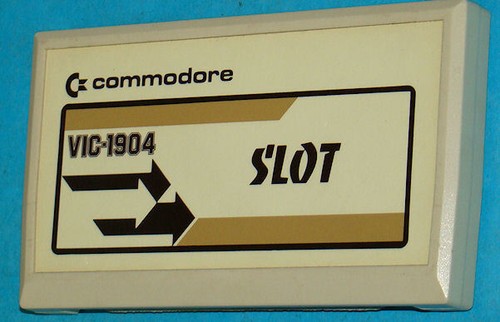 Slot commodore vic c64 - -,