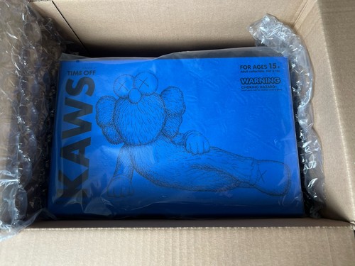 Figurina vinile kaws - figurina,