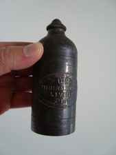 Antica bottiglia metallica per