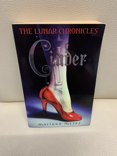 Marissa meyer cinder - marissa, 1/1