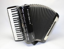 Fisarmonica, Victoria