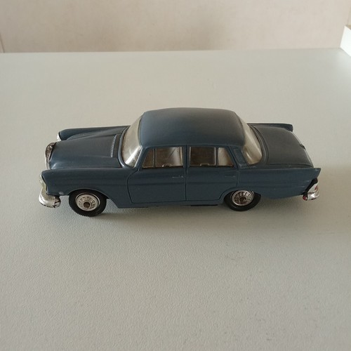 Norev mercedes 220 se - 1/43,