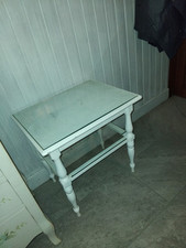 TRE PICCOLI TAVOLINI /COMODINI VINTAGE 