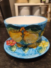 Tazza e piattino cappuccino in ceramica di Vietri dipinti a mano - disegno floreale