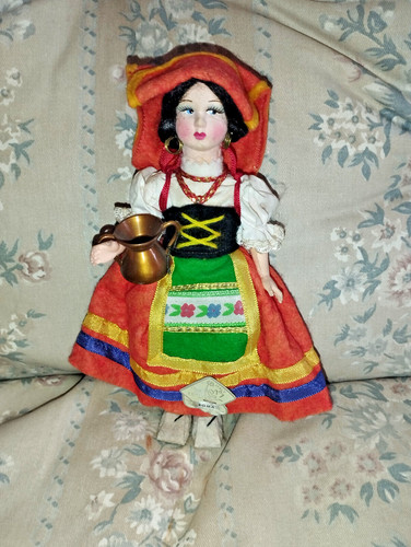 Bambola pannolenci regionale - bambola,
