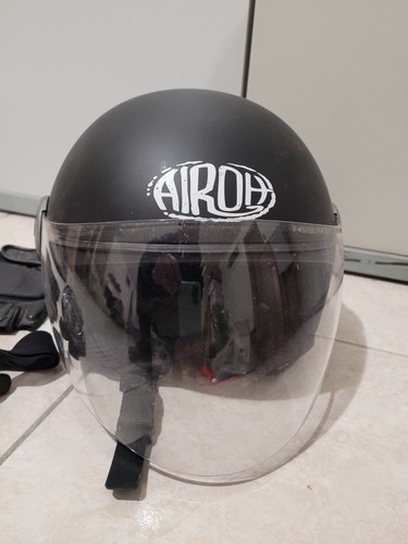 Casco jet airoh - helios, nero