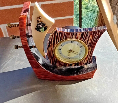 Orologio sopra mobile - sopra,