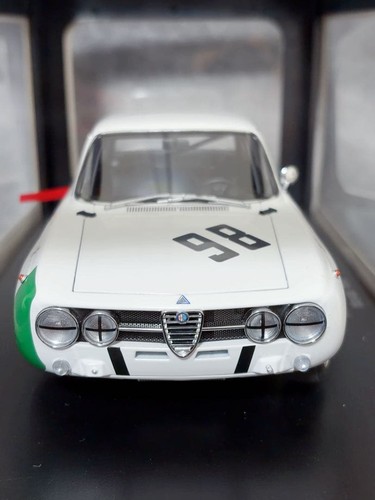 Autoart alfa romeo gt am - 1/18,