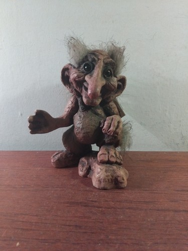 Old nyform grandpa troll - old,