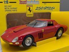 Modellini auto 1:18 Revell