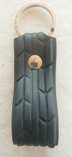 Porte clé noir pneu - porte,