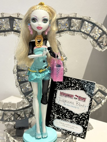 Monster high school out - monster, school's
