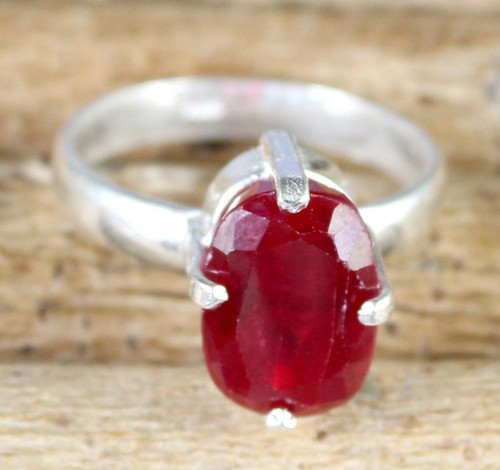 Anello con pietre preziose