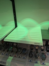 ESPOSITORI E OGGETTI DI SCENA