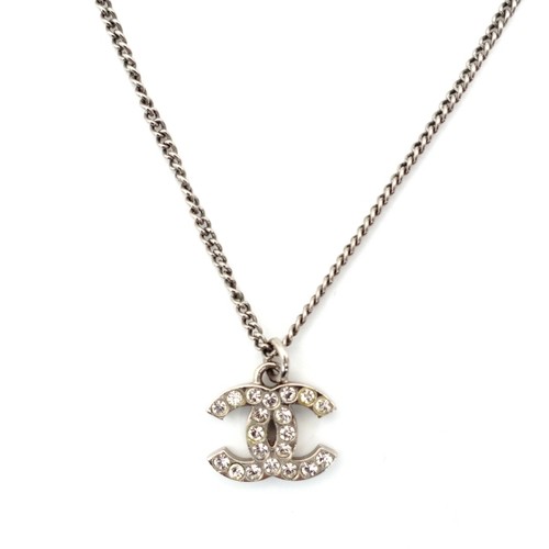 Collana con ciondolo strass