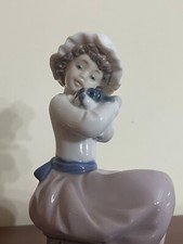  Nao By Lladro , Originale Nuova. " Ragazza che addormenta il cane"