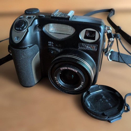 Nikon coolpix5000 con - con, 2