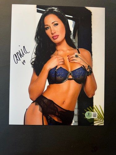 Amia miley hot foto - miley,