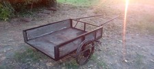 Carretto antico in legno e ferro con ruote