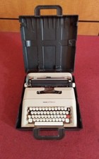 Macchina da scrivere Olivetti Lettera 35 con valigetta