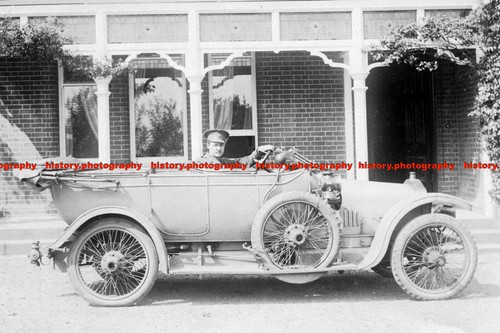 F004827 man sitting - f004827, a