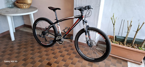 Bicicletta mountain byke - mountain,