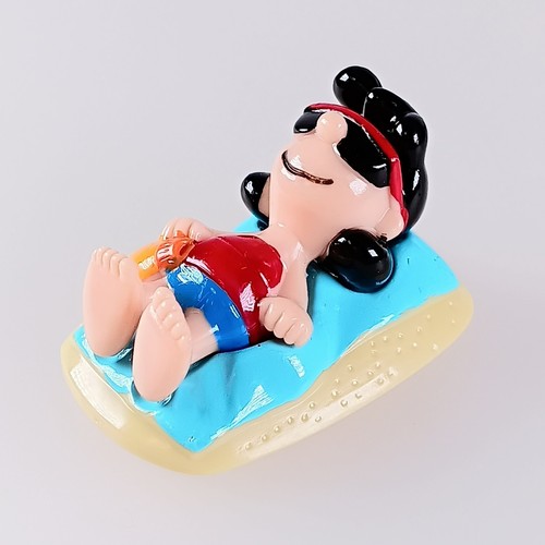 Lucy peanuts kinder figure - -,