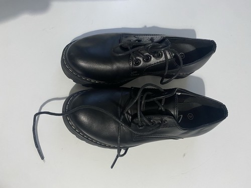 Scarpe stringate nere grosse