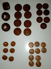 Lotto STOCK n. 34 BOTTONI in pelle / cuoio Marrone scuro e chiaro Piatti Bombati