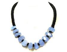 Affascinante Collana Di Pietre