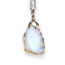 Ciondolo con catenina di Opale