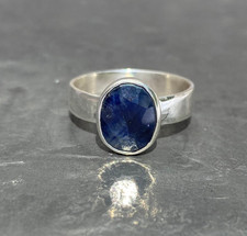 Bellissimo anello con pietre