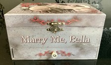 The Twilight Saga - Eclipse - Marry Me Bella - Musical Jewelry Box With Ring 