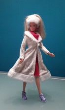"MATTEL"  "MODA NEL MONDO" 2015, "Russia" - cappotto e cuffia per Barbie.