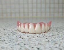 Protesi totale superiore / denti finti, design a ferro di cavallo / senza palato