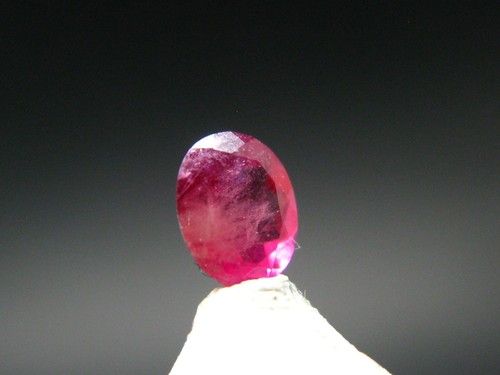 Gemma bixbite berillo - bixbite, rosso