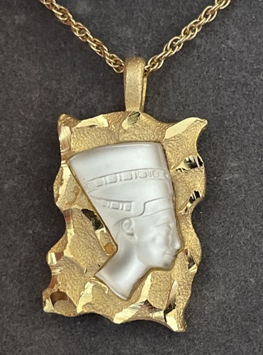 Collana con ciondolo cammeo