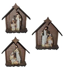 Capanna con natività in legno