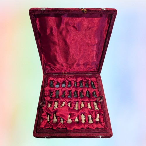 Set scacchi vintage con pezzi