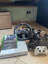 Microsoft Xbox One S All-Digital con simulatore di guida completo e giochi