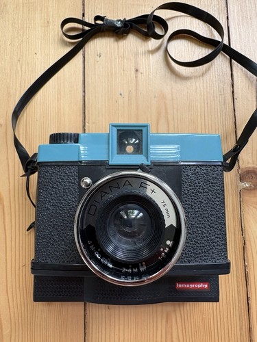 Fotocamera diana e retro - fotocamera,