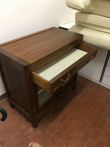 Credenza con vetrinetta inizi