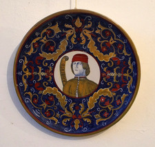 PIATTO DA PARATA IN MAIOLICA A