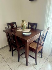 tavolo  legno massiccio + 4 sedie  lunghezza 1.00 allungabile a 2.00 mt x 0.80